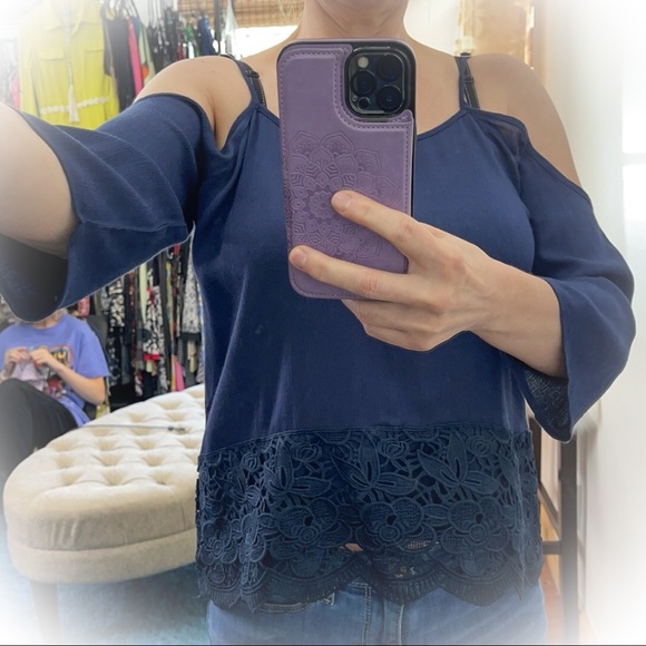💕Cute Navy Blue Cold shoulder top w/ lace bottom - Picture 3 of 9